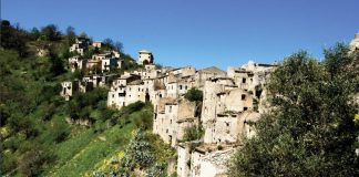 Una vista dell'antico borgo di Romagnano al Monte